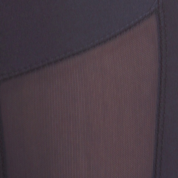 ONE LEFT! Tummy Control Leggings - Picture 4 of 4